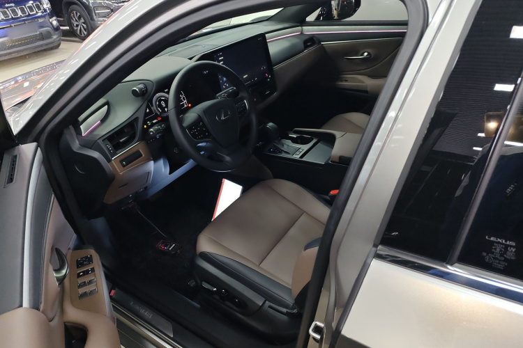 雷克萨斯ES 2025款 300h 臻享版局部细节19