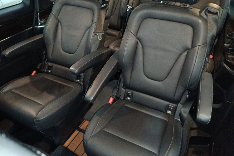 奔驰V级 2018款 V 260 领航版 国V中控内饰7004