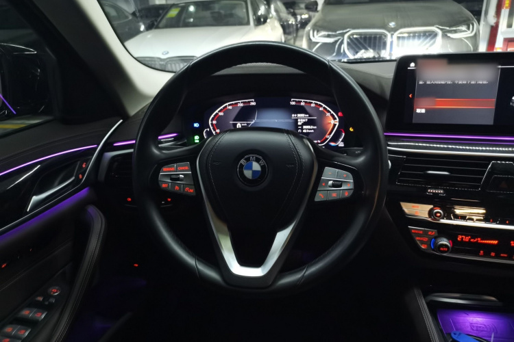 宝马5系 2022款 改款二 525Li 豪华套装中控内饰13