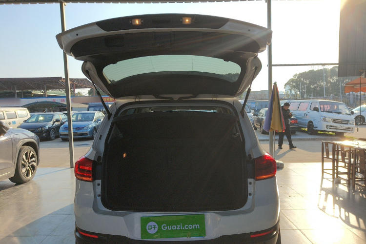 大众 途观 2017款 300TSI 自动两驱丝绸之路风尚版机舱底盘23