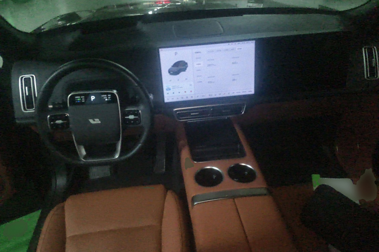 理想汽车 理想L8 2023款 Air中控内饰12