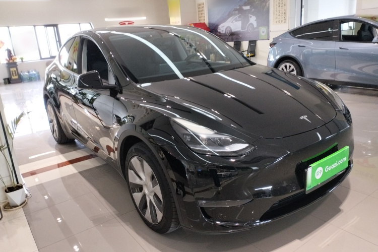 特斯拉 Model Y 2023款 长续航全轮驱动版车身外观3
