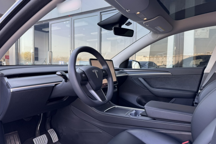 特斯拉 Model Y 2024款 后轮驱动版中控内饰7001