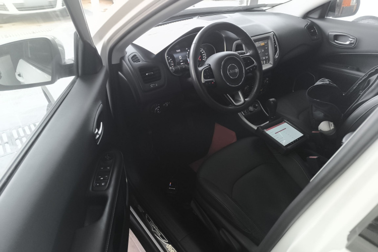 Jeep 指南者 2017款 200T 自动家享版中控内饰7003