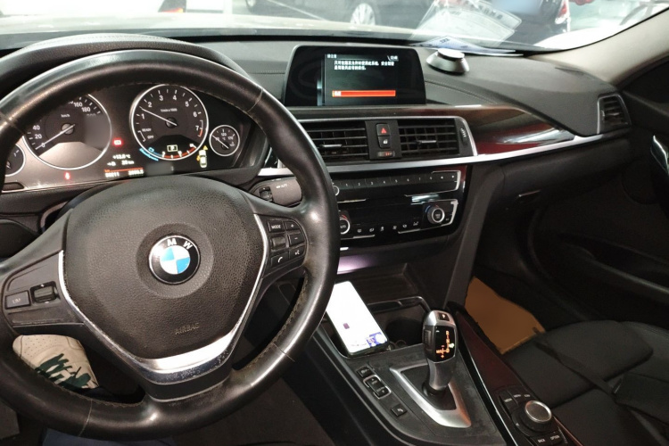 宝马3系 2018款 318Li中控内饰12