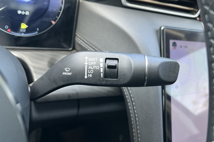 红旗H6 2023款 2.0T 致逸版中控内饰7010