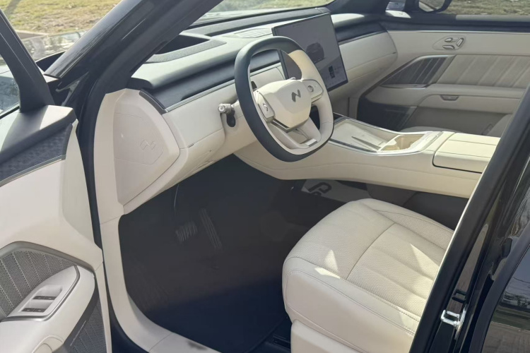 乐道L90 2025款 Max 六座版中控内饰7001