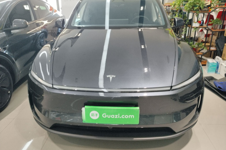 特斯拉 Model Y 2025款 后轮驱动 首发版车身外观2