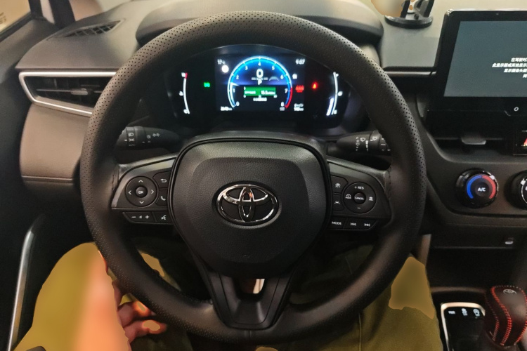 丰田 卡罗拉锐放 2023款 2.0L 先锋版中控内饰13