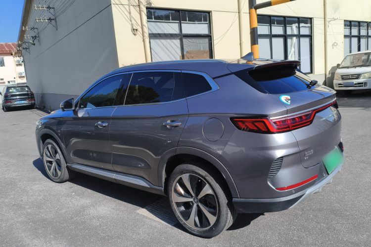 比亚迪 宋PLUS新能源 2021款 EV 旗舰型车身外观4