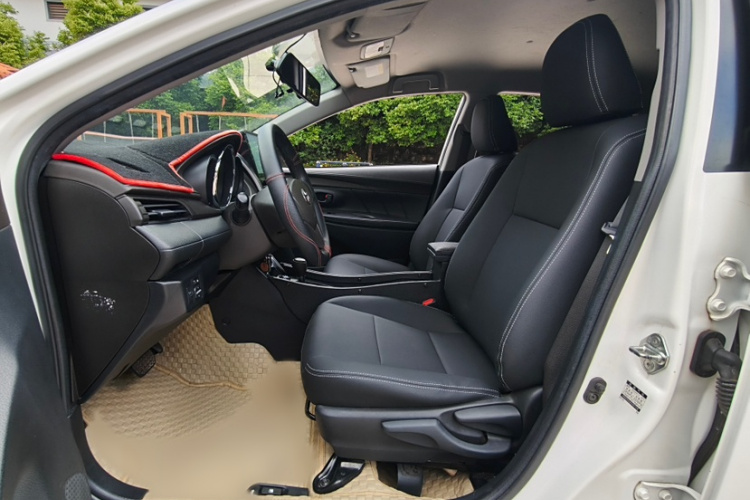 丰田 威驰 2016款 1.5L 自动智臻星耀版中控内饰7003