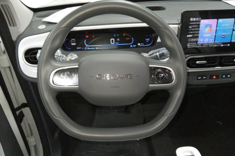 吉利银河 熊猫 2025款 210km 元气熊中控内饰13