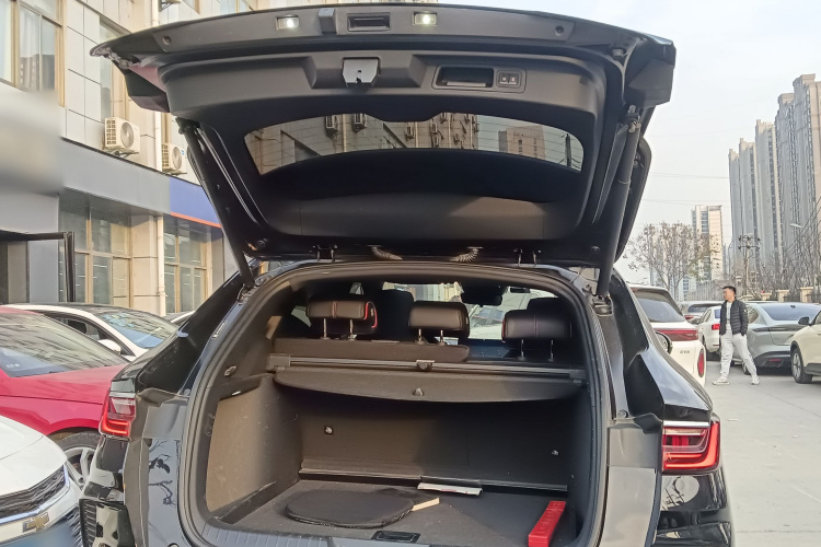 比亚迪 宋PLUS 2020款 1.5T 自动旗舰型机舱底盘23