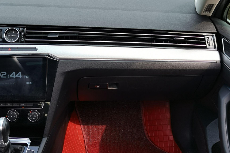 大众 迈腾 2019款 330TSI DSG 领先型 国V中控内饰7005