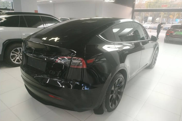 特斯拉 Model Y 2022款 改款 长续航全轮驱动版车身外观7