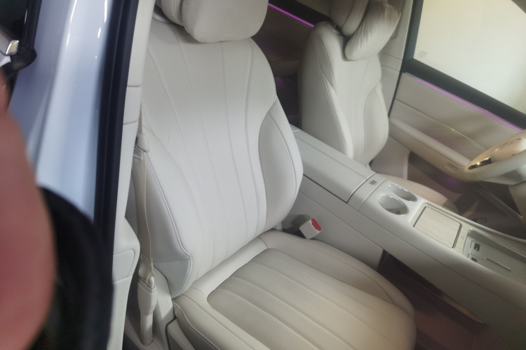 鸿蒙智行 问界M8 2025款 增程 Max+版 53.4kWh 6座版局部细节41