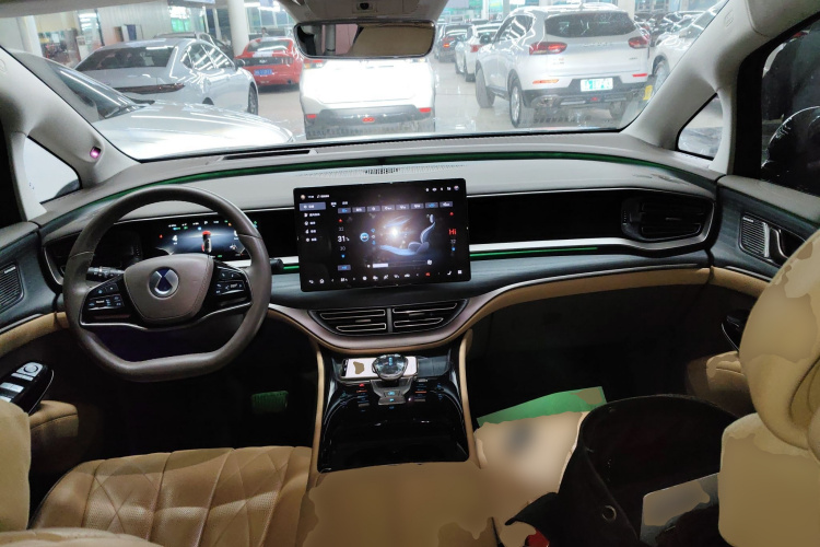 腾势D9 2022款 DM-i 970 四驱旗舰型中控内饰12