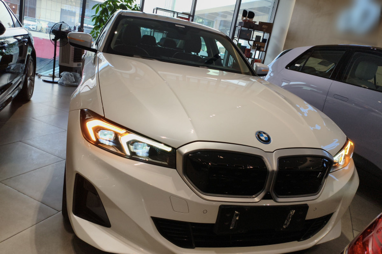 宝马i3 2022款 eDrive 35 L车身外观6001