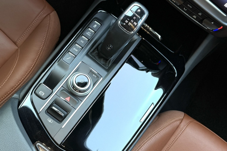 玛莎拉蒂 Levante 2022款 3.0T Modena中控内饰7013