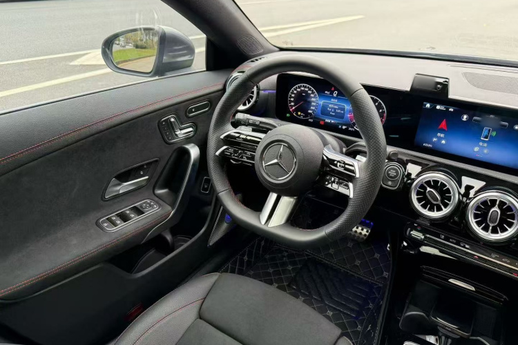 奔驰CLA 2024款 改款 CLA 200 猎跑车中控内饰7001