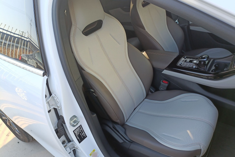 比亚迪 秦PLUS 2024款 荣耀版 DM-i 55KM领先型局部细节41