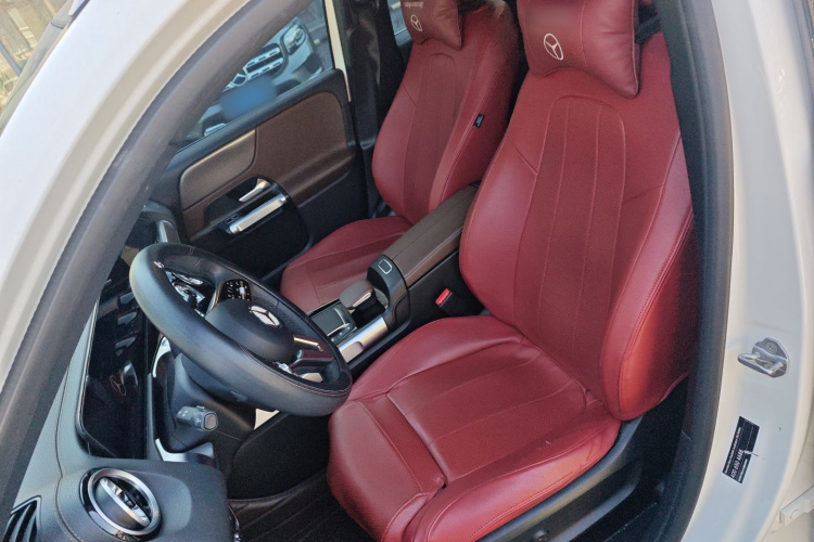 奔驰GLB 2023款 GLB 220 动感型中控内饰19