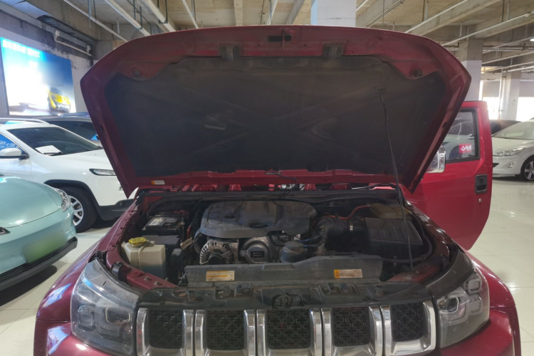 北京越野 北京BJ40 2019款 2.3T 自动四驱城市猎人版旗舰型 国VI机舱底盘24