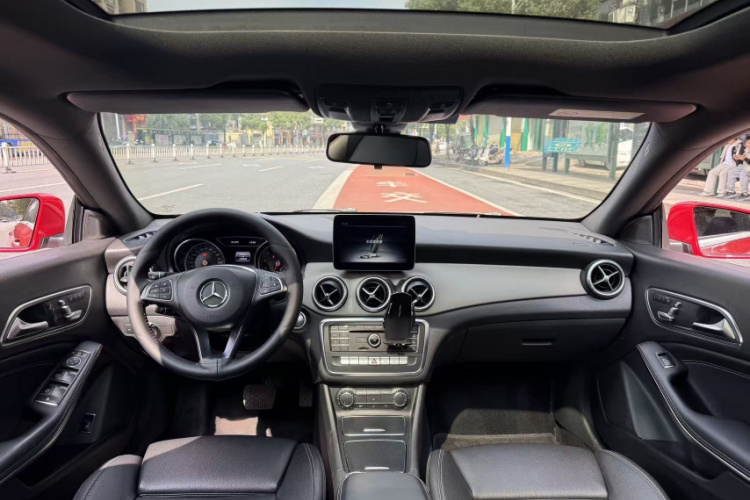 奔驰CLA 2017款 改款 CLA 200 时尚型中控内饰7001