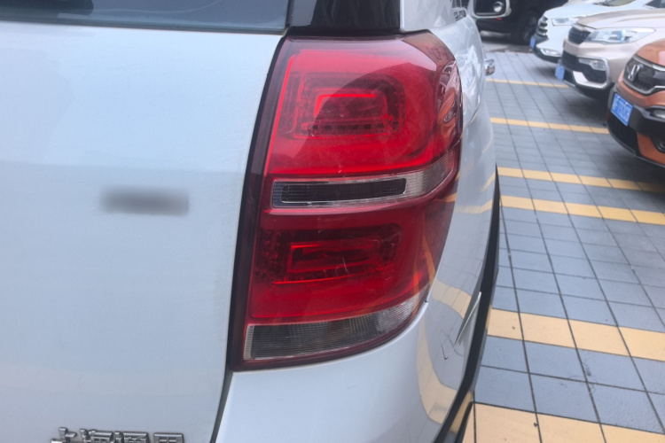 雪佛兰 科帕奇 2015款 2.4L 四驱旗舰版 7座车身外观9