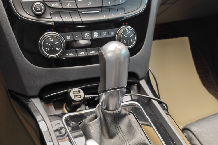 标致508 2013款 2.3L 两周年纪念 自动旗舰版局部细节18