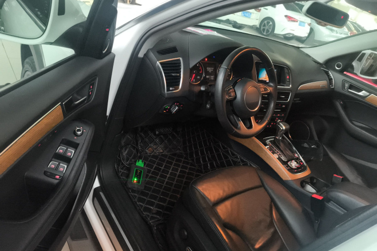 奥迪Q5(进口) 2013款 45 TFSI quattro 越野型中控内饰20