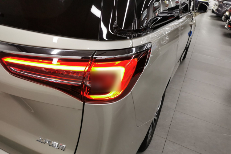 别克GL8 2020款 ES陆尊 653T 尊享型车身外观9