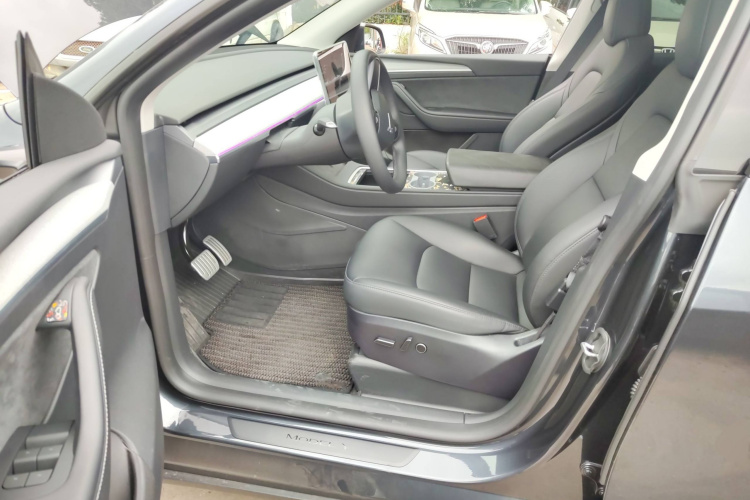 特斯拉 Model Y 2024款 后轮驱动版中控内饰7003