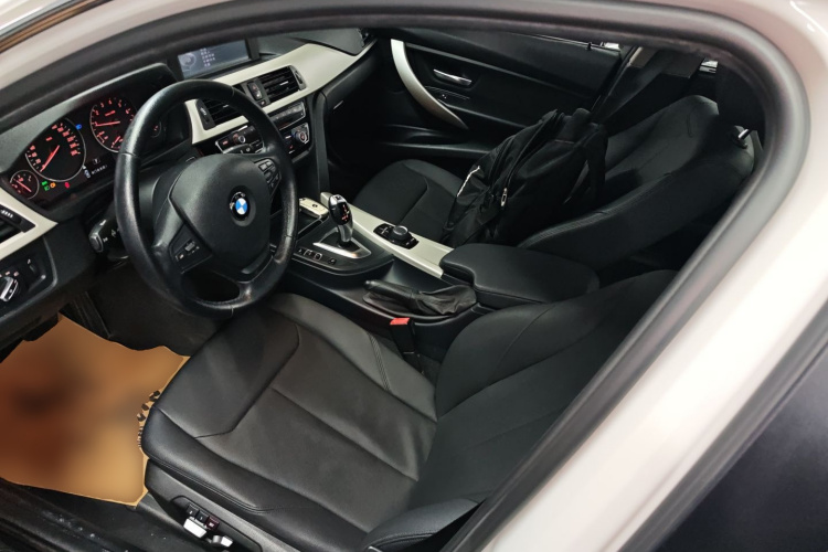 宝马3系 2016款 316Li 时尚型中控内饰19