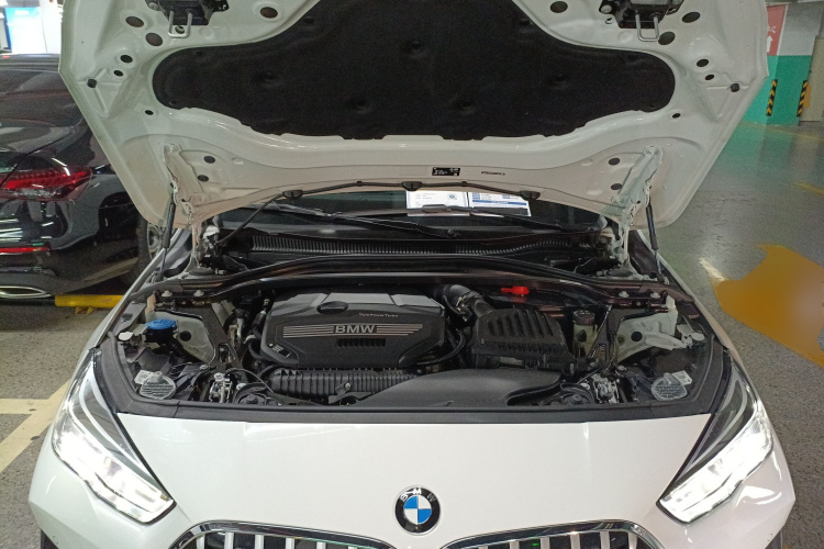 宝马2系(进口) 2023款 225i 四门轿跑车 M运动套装机舱底盘24