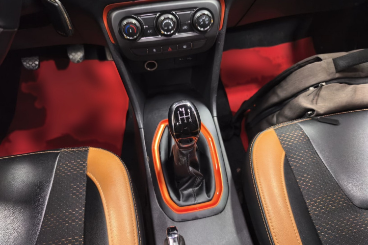 奇瑞 瑞虎3X 2017款 1.5L 手动时尚版局部细节18