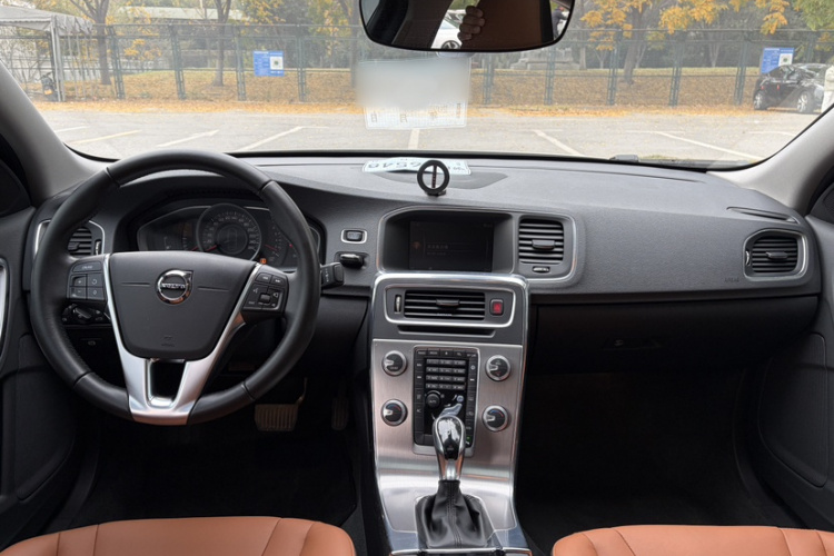沃尔沃S60 2019款 S60L 改款 T5 智进进阶版中控内饰7004