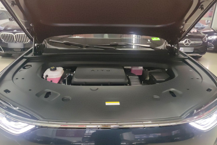 鸿蒙智行 问界M7 2026款 增程 Max四驱版 5座机舱底盘24