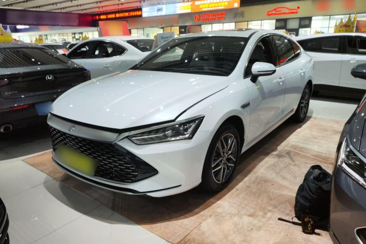 比亚迪 秦PLUS 2024款 荣耀版 DM-i 120KM领先型车身外观1