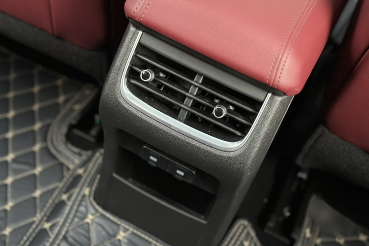 坦克300 2024款 2.0T 穿越者中控内饰7010