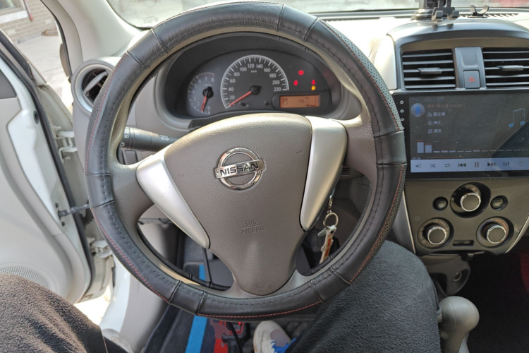 日产 阳光 2015款 1.5XE CVT舒适版中控内饰13