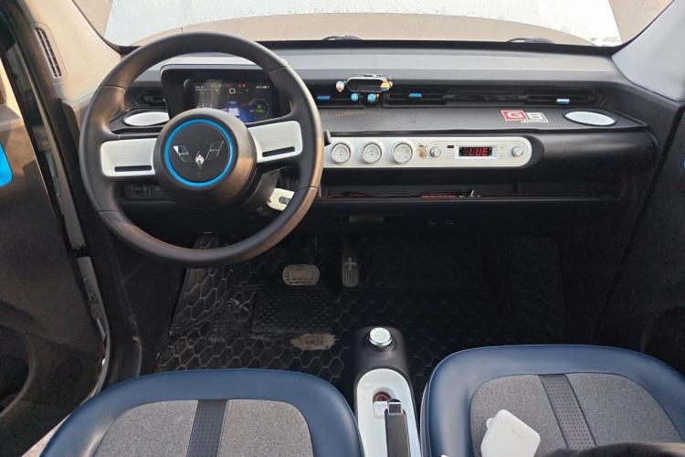 五菱汽车 宏光MINIEV 2022款 GAMEBOY 200km 玩咖款 磷酸铁锂中控内饰7002