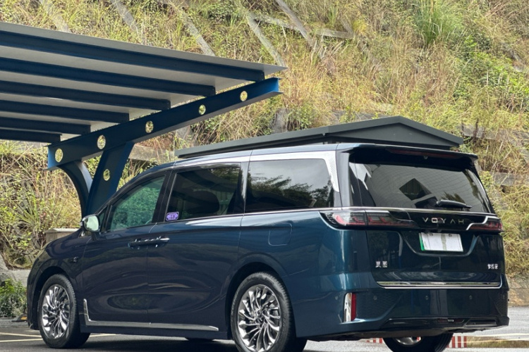 岚图汽车 岚图梦想家 2025款 PHEV 四驱旗舰乾崑版车身外观6005