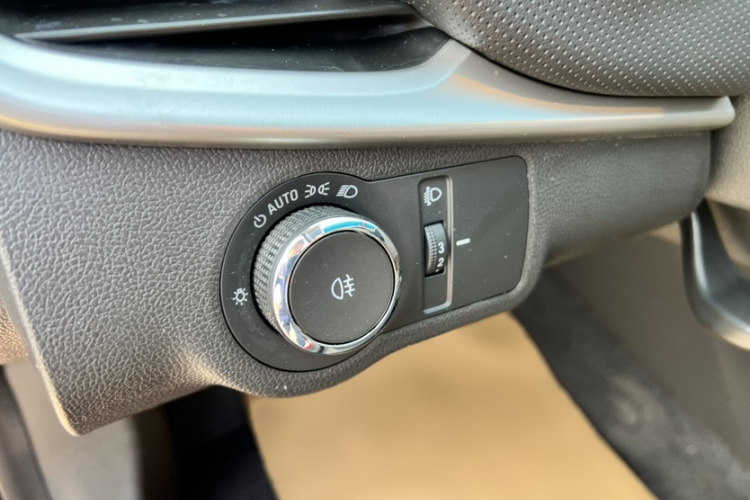 雪佛兰 科鲁泽 2019款 Redline 320T 双离合爽快版 国VI局部细节9012