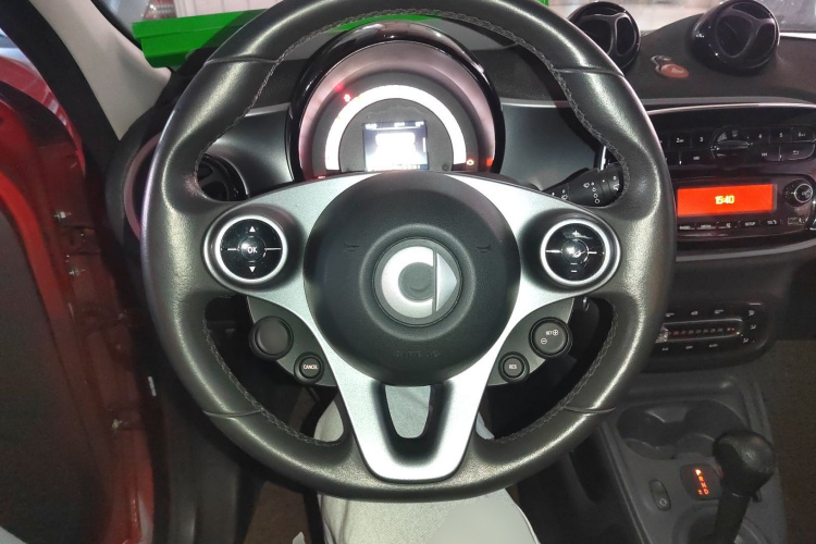 smart forfour 2018款 1.0L 52千瓦激情版中控内饰13