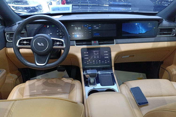 理想汽车 理想ONE 2021款 增程6座版中控内饰12