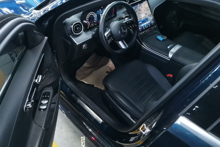 奔驰C级 2024款 C 200 L 运动版中控内饰7003