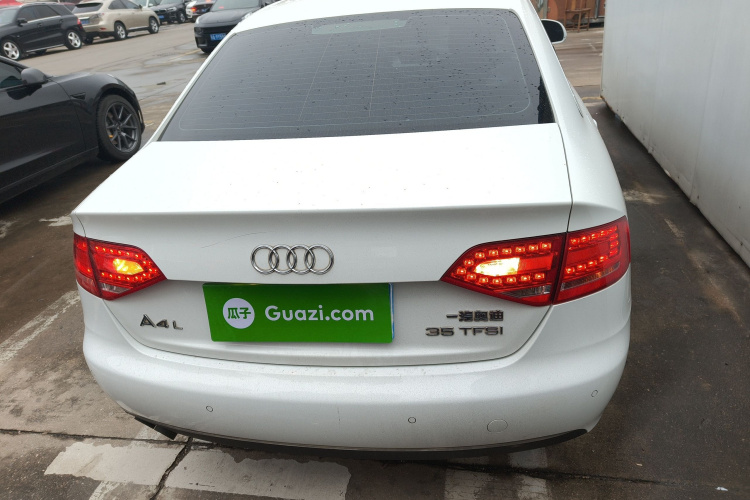 奥迪A4L 2012款 2.0 TFSI 自动标准型车身外观6