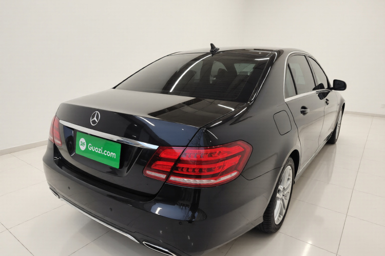 奔驰E级 2015款 E 200 L 运动型车身外观7