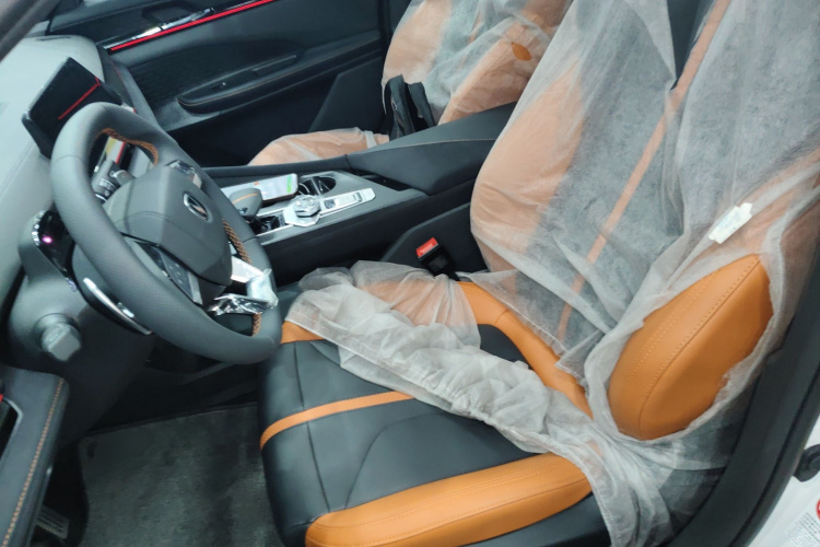 长安UNI-V 2025款 1.5T 500Bar尊贵运动型中控内饰19